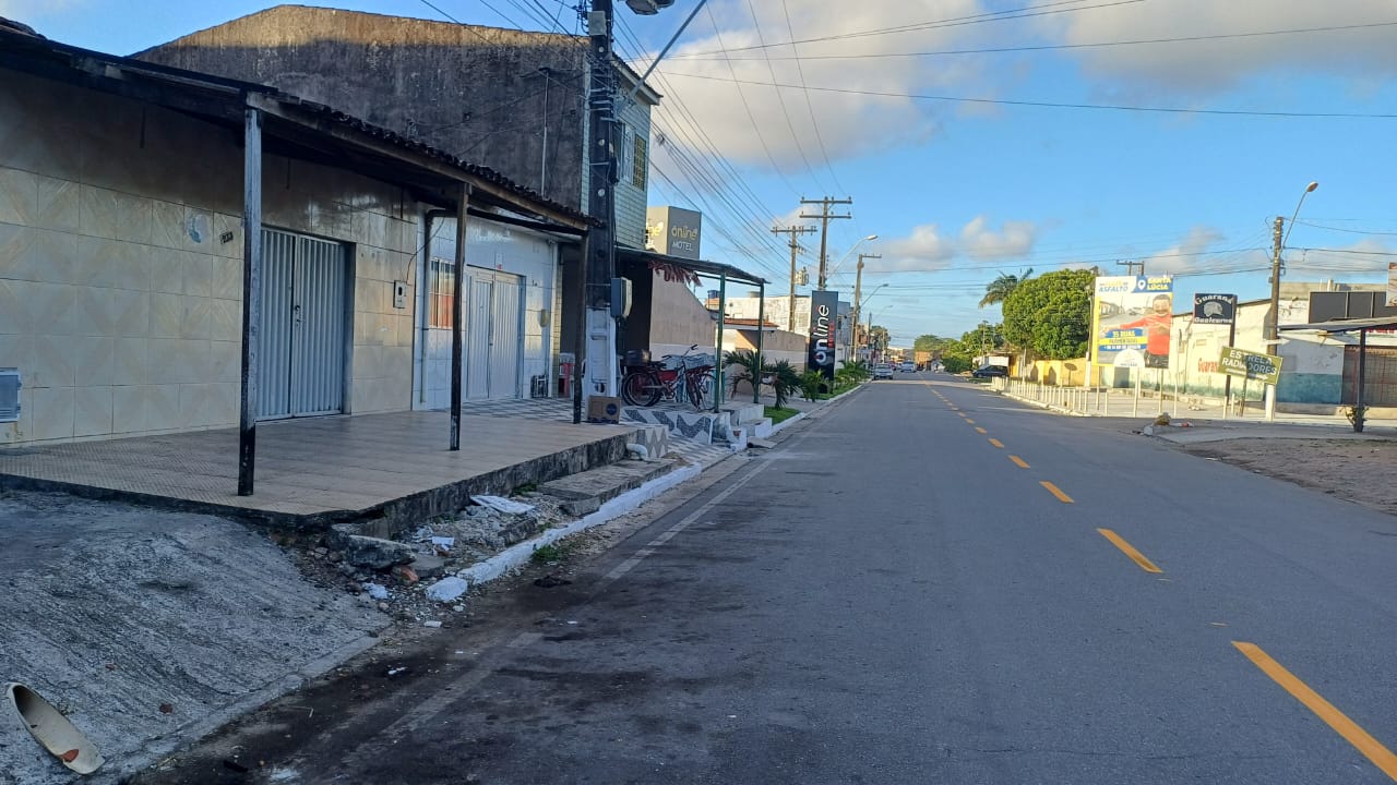 VENDO PONTO COMERCIAL COM CASA NA SANTA LÚCIA A 30MTS DA DURVAL DE GOIS MONTEIRO.