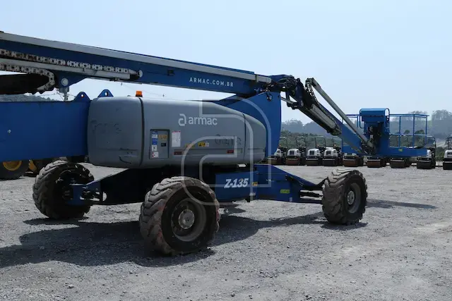 Plataforma Elevatória Articulada 40M GENIE Z-135