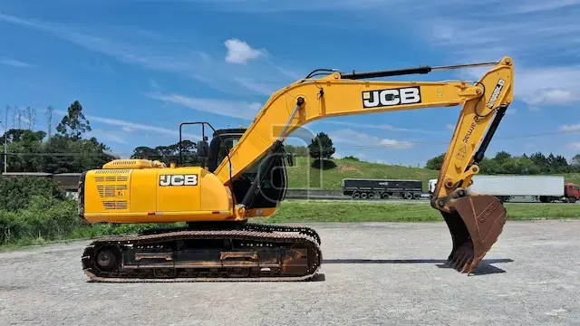 ESCAVADEIRA 20T JCB JS220LC