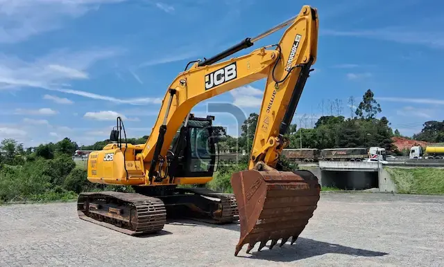 ESCAVADEIRA 20T JCB JS220LC