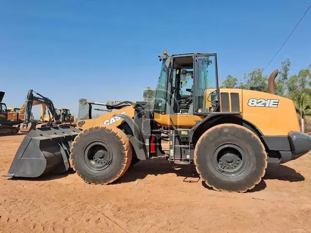 Pá Carregadeira 19T Case 821E